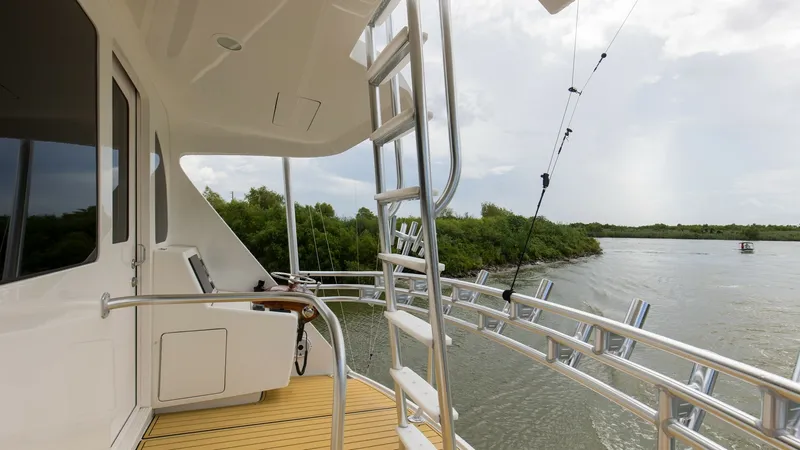 Slide: The Image of 2017 72 Viking Enclosed Bridge Share-E Bridge Deck (4) - 8087250
