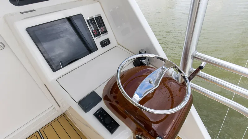Slide: The Image of 2017 72 Viking Enclosed Bridge Share-E Bridge Deck (1) - 8087247