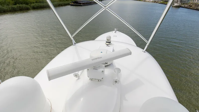 Slide: The Image of 2017 72 Viking Enclosed Bridge Share-E Radar - 8087284