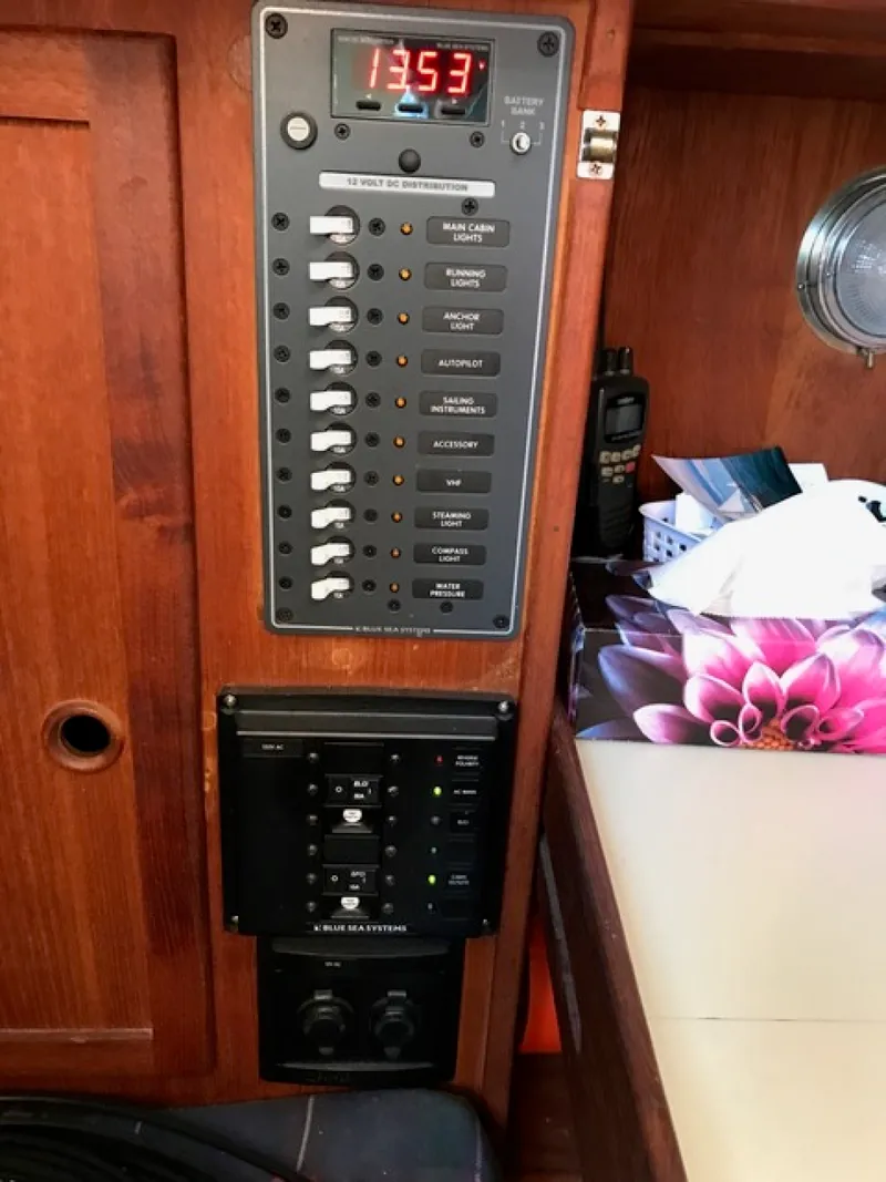 Slide: The Image of 1984 Bayfield 32C Tall Rig - 8167888