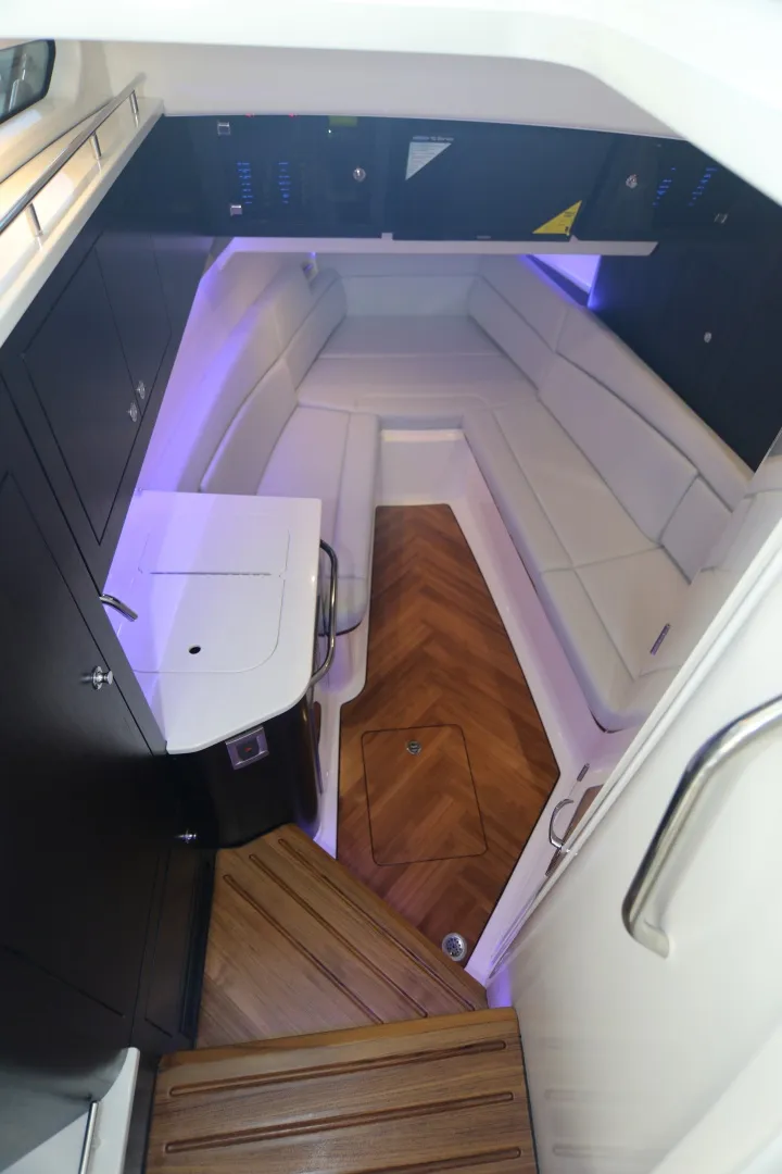Slide: The Image of Boston Whaler 38 2025 - 8136159