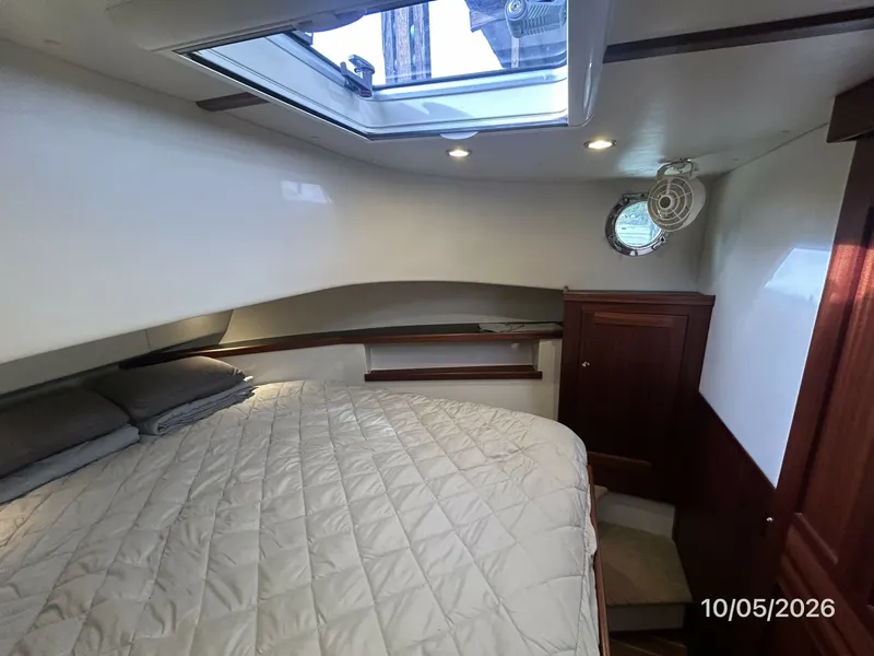 Slide: The Image of 34' Nordic Tugs stateroom starboard - 8136961