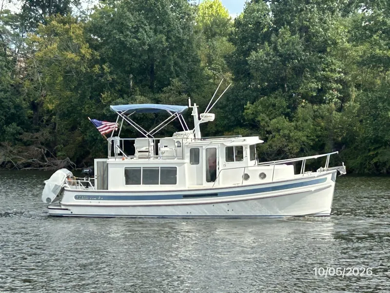 The Image of 34' Nordic Tugs starboard profile - 8136964