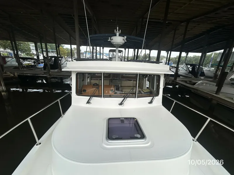 Slide: The Image of 34' Nordic Tugs foredeck aft - 8136915