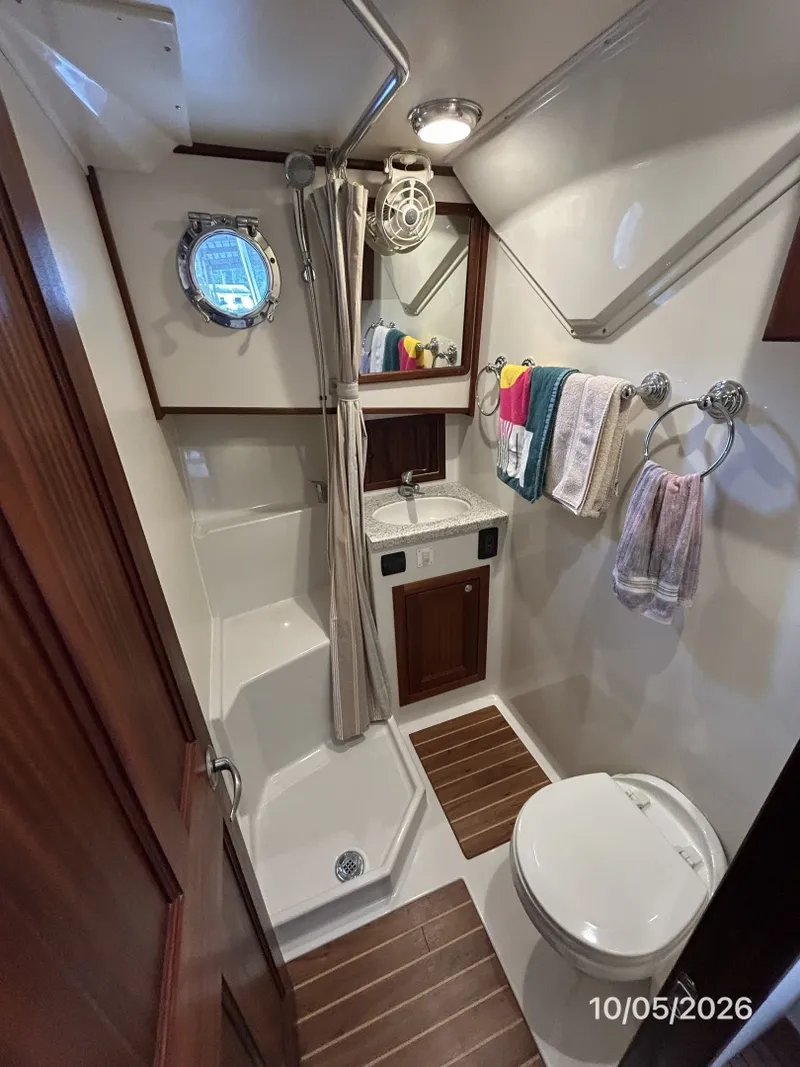 Slide: The Image of 34' Nordic Tugs head-shower - 8136926