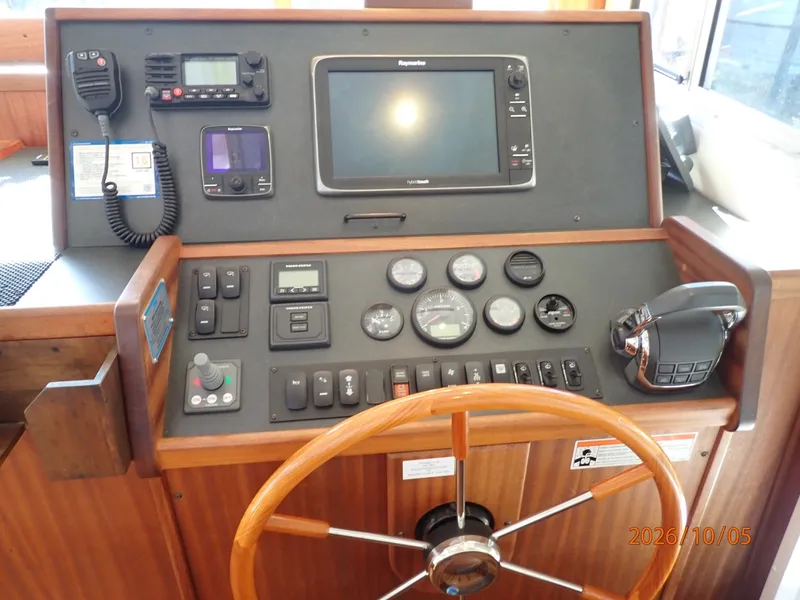 Slide: The Image of 34' Nordic Tugs pilothouse helm2 - 8136941