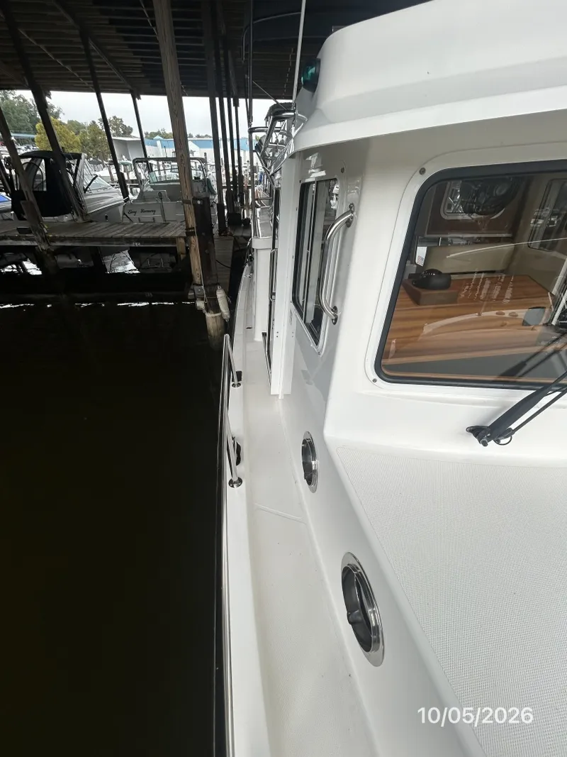 Slide: The Image of 34' Nordic Tugs starboard side deck - 8136965