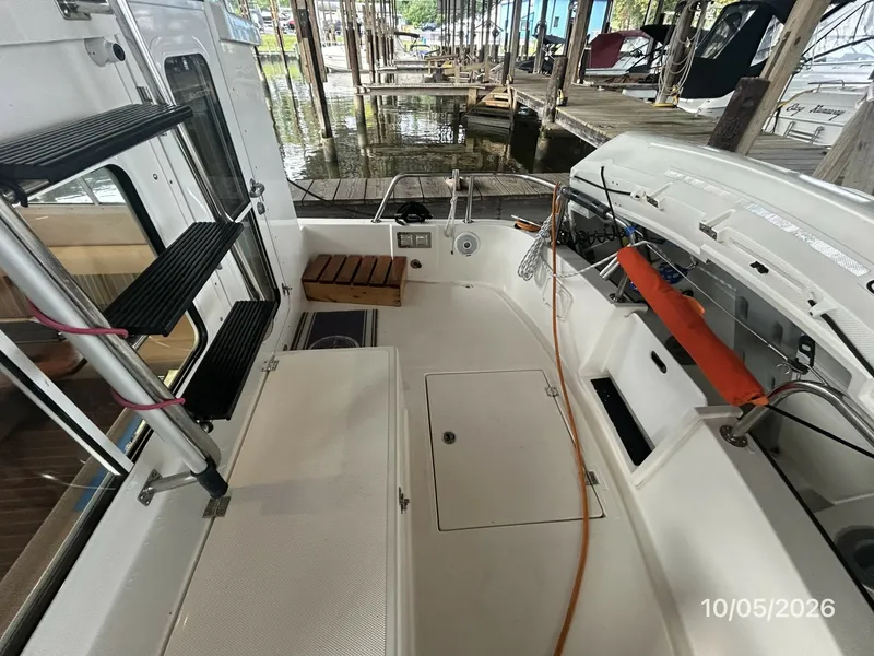 Slide: The Image of 34' Nordic Tugs aftdeck starboard - 8136901