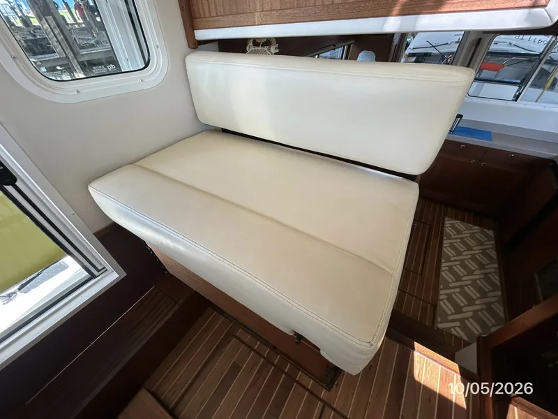 Slide: The Image of 34' Nordic Tugs pilothouse starboard seating - 8136944