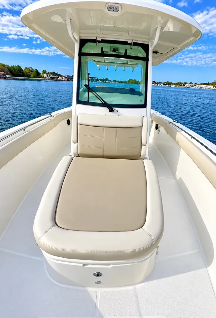 Slide: The Image of Boston Whaler 330 Outrage 2024 - 8140477