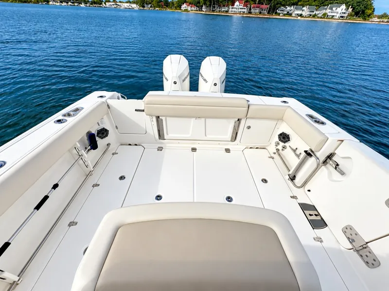 Slide: The Image of Boston Whaler 330 Outrage 2024 - 8140474