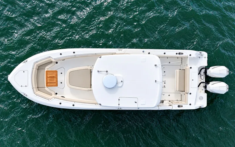 Slide: The Image of Boston Whaler 330 Outrage 2024 - 8140496