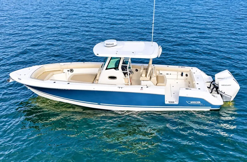 Slide: The Image of Boston Whaler 330 Outrage 2024 - 8140493