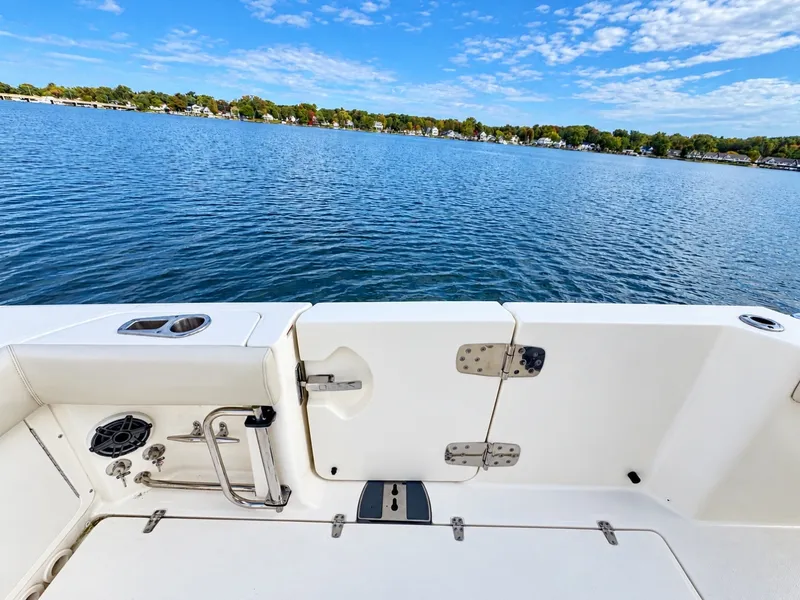 Slide: The Image of Boston Whaler 330 Outrage 2024 - 8140472