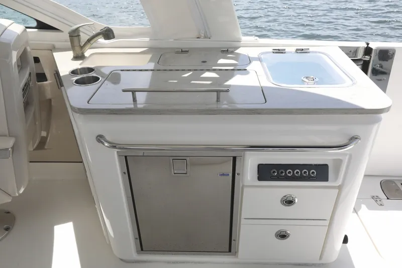 Slide: The Image of Boston Whaler 320 Vantage 2016 - 8140524