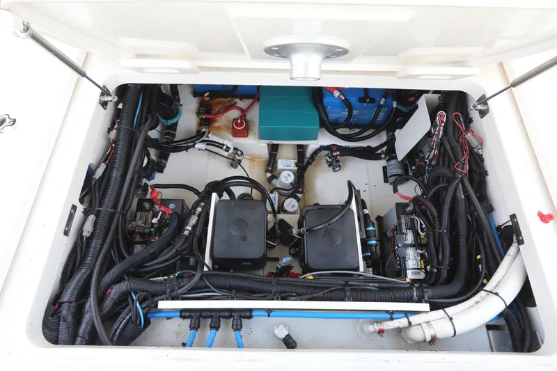 Slide: The Image of Boston Whaler 320 Vantage 2016 - 8140529