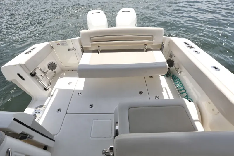 Slide: The Image of Boston Whaler 320 Vantage 2016 - 8140520
