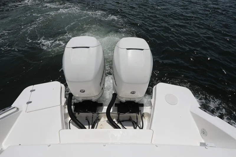 Slide: The Image of Boston Whaler 320 Vantage 2016 - 8140525