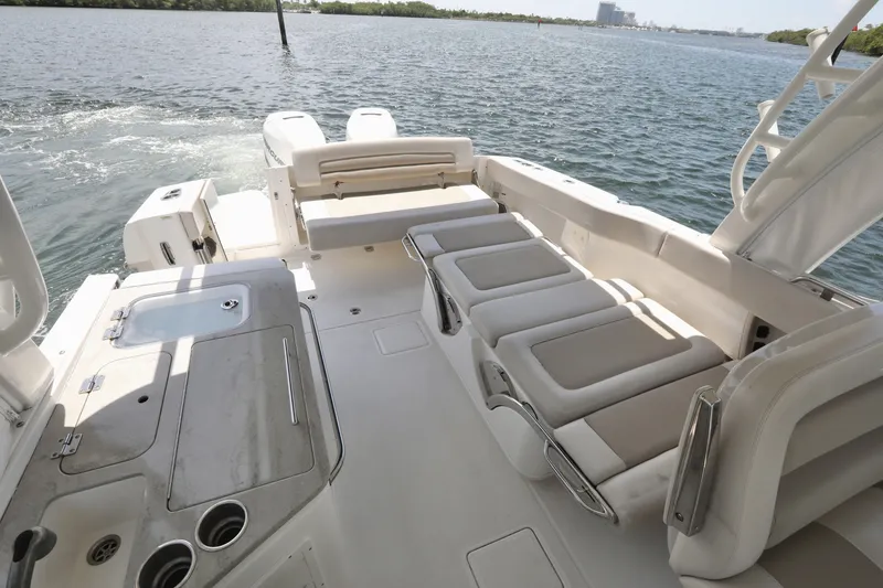 Slide: The Image of Boston Whaler 320 Vantage 2016 - 8140519
