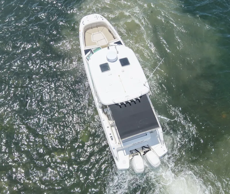 Slide: The Image of Boston Whaler 320 Vantage 2016 - 8140508