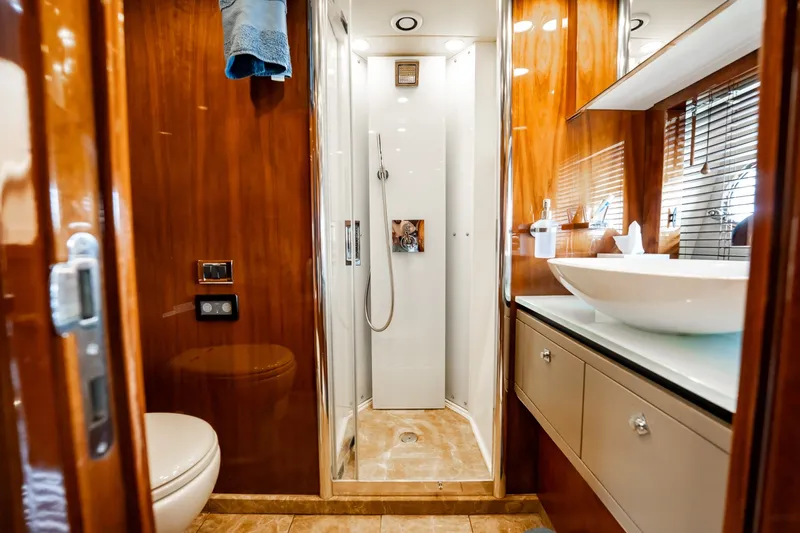 Slide: The Image of Sunseeker Predator 84 2009 - 8143336