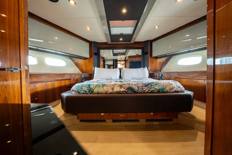 Slide: The Image of Sunseeker Predator 84 2009 - 8143333