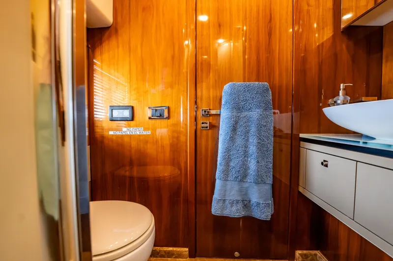 Slide: The Image of Sunseeker Predator 84 2009 - 8143342