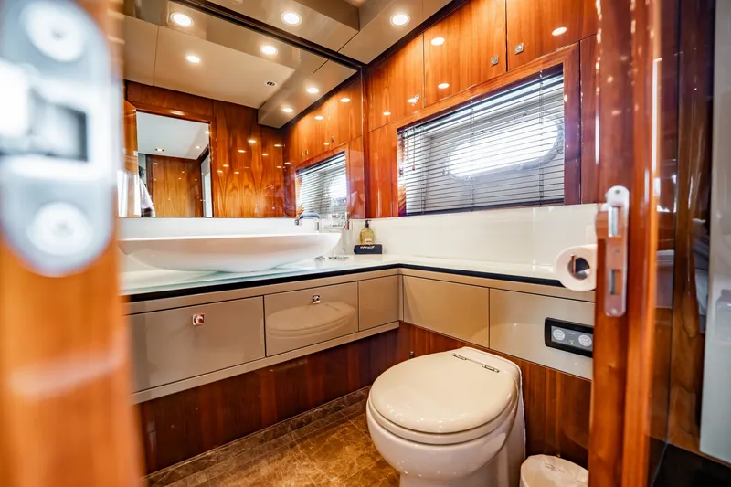 Slide: The Image of Sunseeker Predator 84 2009 - 8143331
