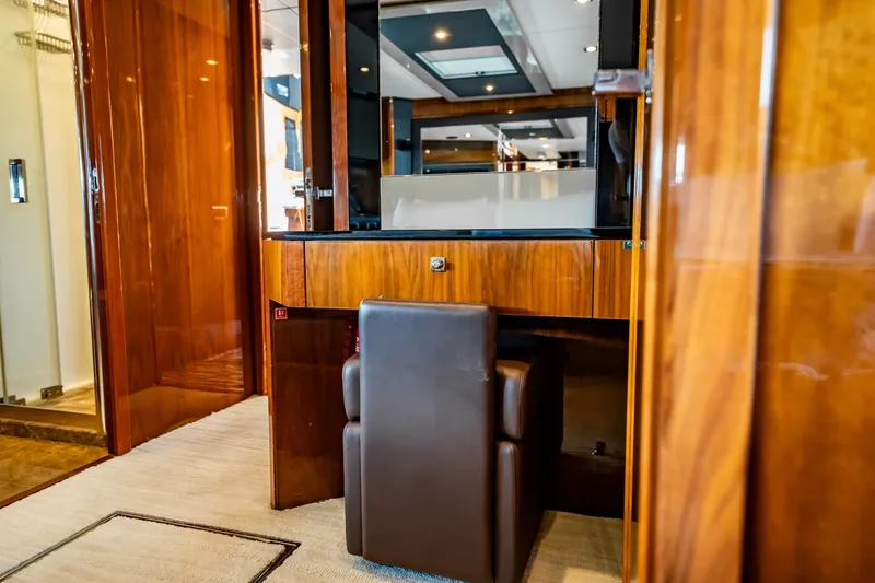 Slide: The Image of Sunseeker Predator 84 2009 - 8143335
