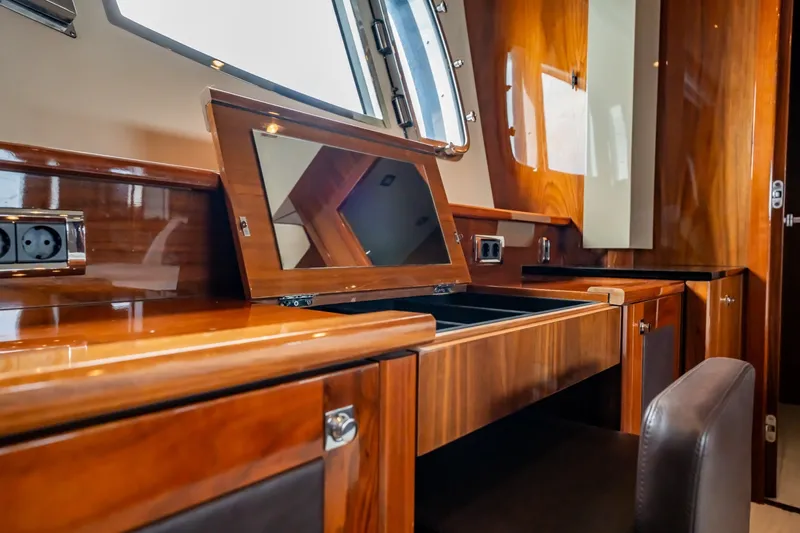 Slide: The Image of Sunseeker Predator 84 2009 - 8143330
