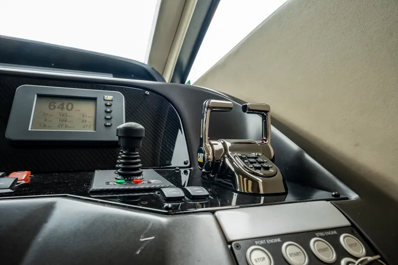 Slide: The Image of Sunseeker Predator 84 2009 - 8143324