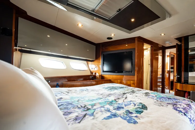 Slide: The Image of Sunseeker Predator 84 2009 - 8143334