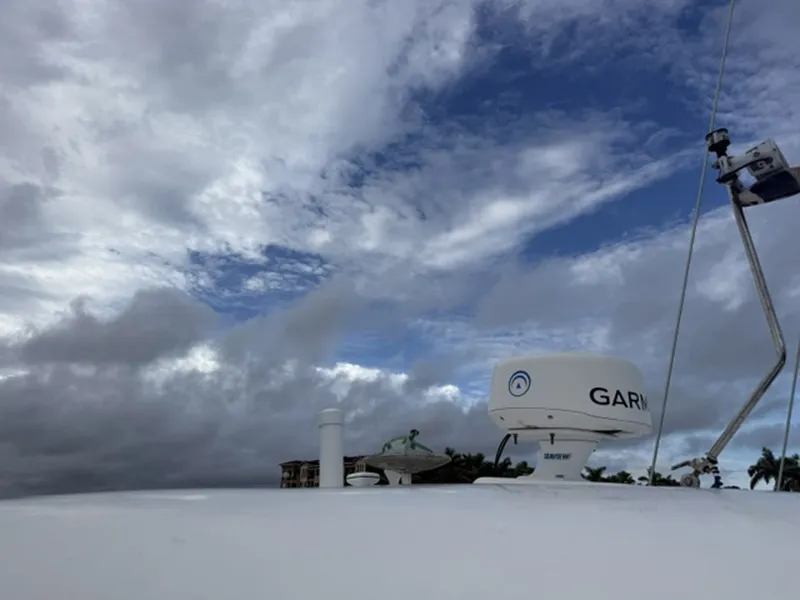 Slide: The Image of Sea Ray 390 Motor Yacht 2004 - 8144303