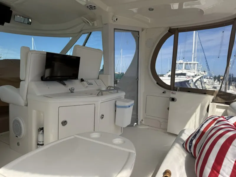 Slide: The Image of Sea Ray 390 Motor Yacht 2004 - 8144288