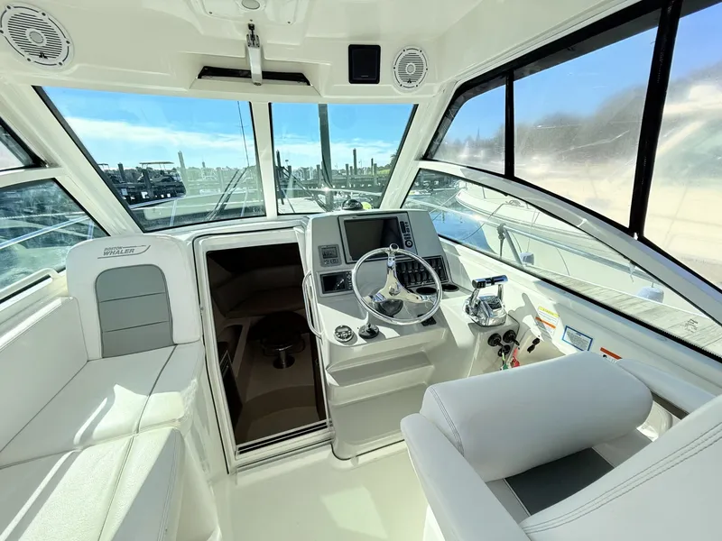 Slide: The Image of Boston Whaler 28 2012 - 8144773