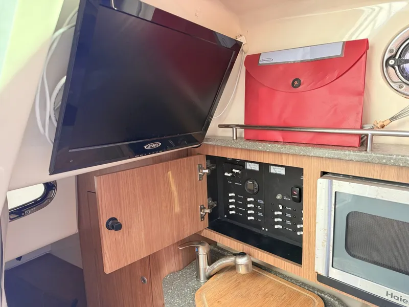 Slide: The Image of Boston Whaler 28 2012 - 8144850