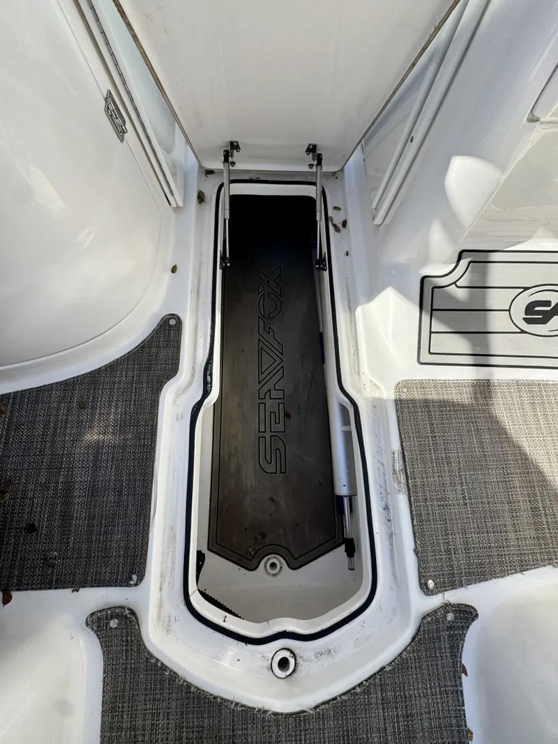 Slide: The Image of Sea Fox 228 Traveler 2019 - 8144829
