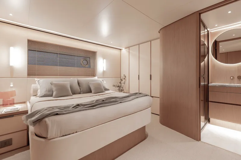 Slide: The Image of Azimut Seadeck 7 2027 - 8144881