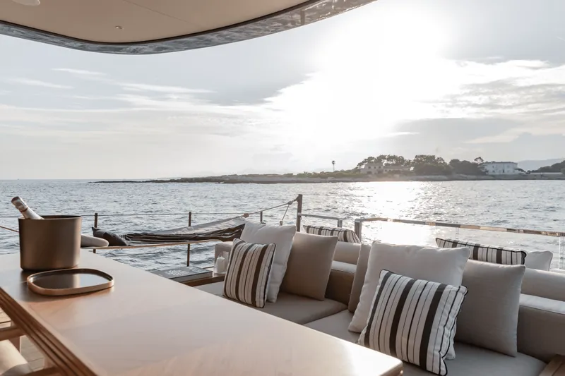 Slide: The Image of Azimut Seadeck 7 2027 - 8144885