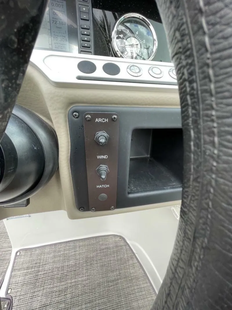 Slide: The Image of Crownline Boats 270 XSS 2021 - 8149297