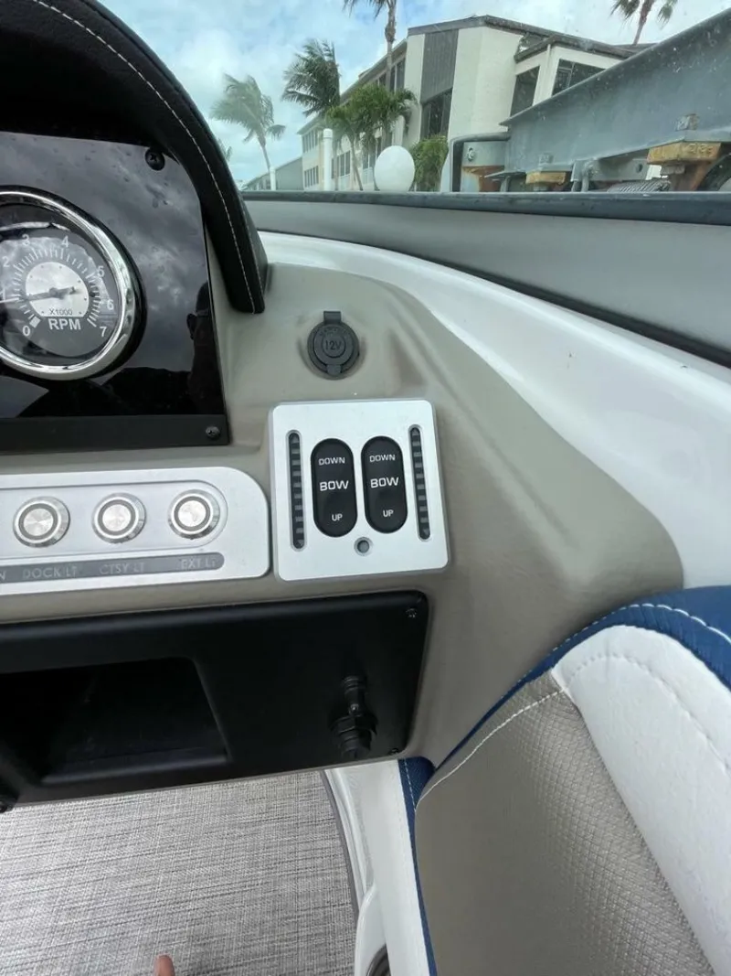 Slide: The Image of Crownline Boats 270 XSS 2021 - 8149300