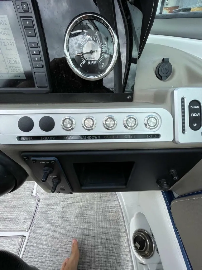 Slide: The Image of Crownline Boats 270 XSS 2021 - 8149291
