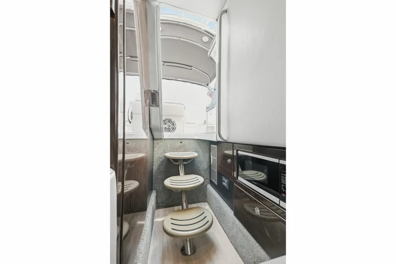 Slide: The Image of Formula 330 Crossover Bowrider 2016 - 8149609