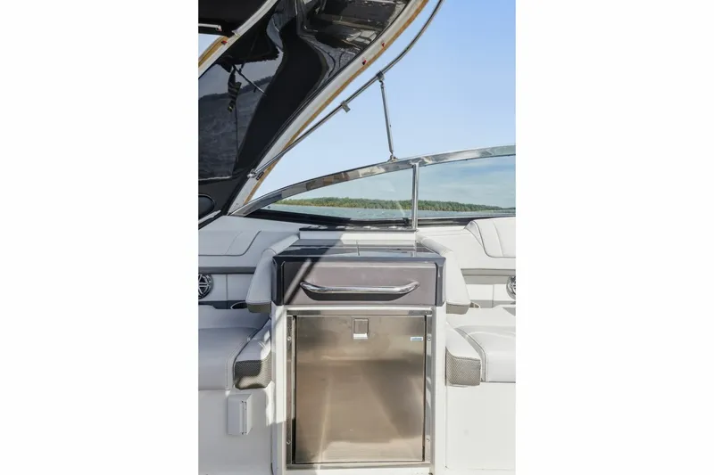 Slide: The Image of Formula 330 Crossover Bowrider 2016 - 8149585