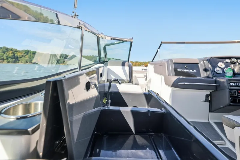 Slide: The Image of Formula 330 Crossover Bowrider 2016 - 8149557