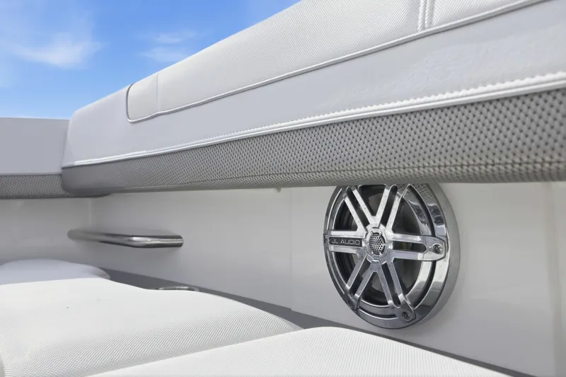 Slide: The Image of Formula 330 Crossover Bowrider 2016 - 8149510