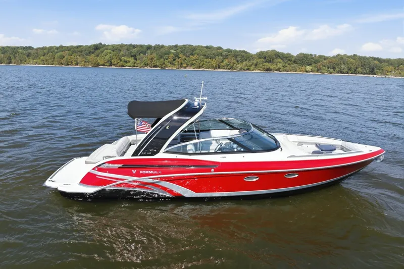 The Image of Formula 330 Crossover Bowrider 2016 - 8691636