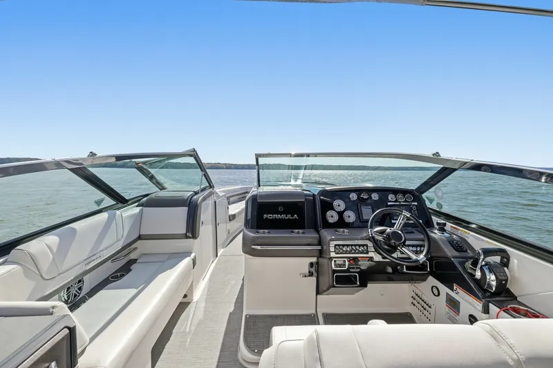 Slide: The Image of Formula 330 Crossover Bowrider 2016 - 8149547