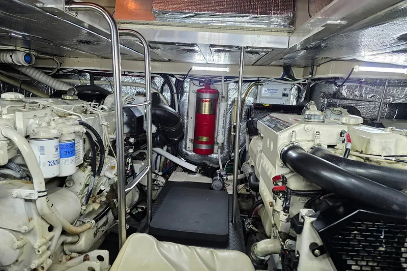Slide: The Image of Cruisers 4450 Express Motoryacht 2001 - 8315900