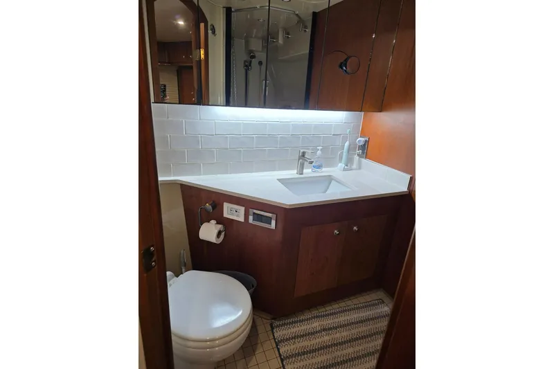 Slide: The Image of Cruisers 4450 Express Motoryacht 2001 - 8315850